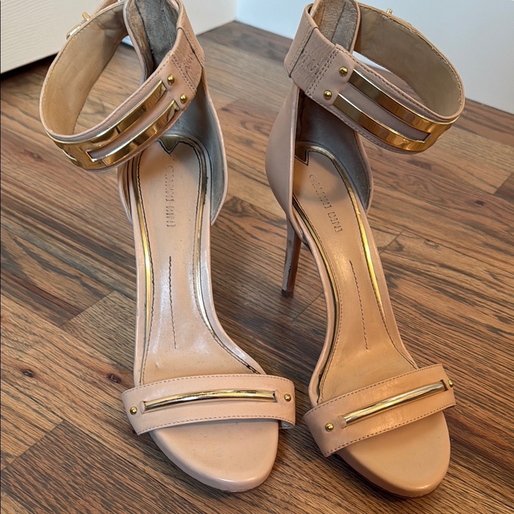Gianni Bini Tan Stiletto Heels Minimalist Design